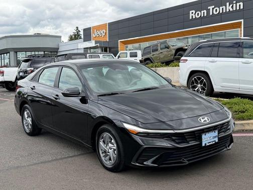 Black 2024 Hyundai ELANTRA SE