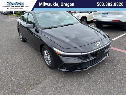 Black 2024 Hyundai ELANTRA SE