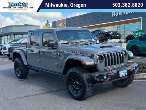 Sting Gray Clearcoat 2023 Jeep Gladiator Mojave