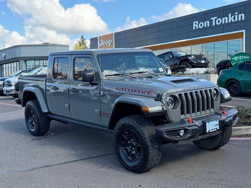 Sting Gray Clearcoat 2023 Jeep Gladiator Mojave
