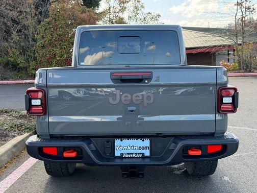 Sting Gray Clearcoat 2023 Jeep Gladiator Mojave