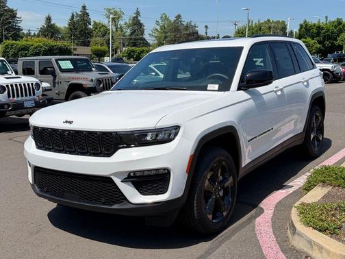 Bright White Clearcoat 2025 Jeep Grand Cherokee Limited