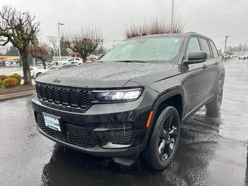 2025 Jeep Grand Cherokee Laredo