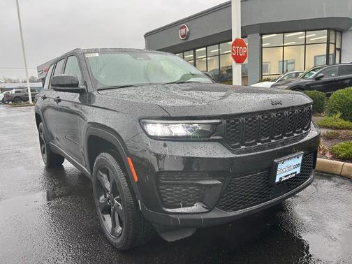 2025 Jeep Grand Cherokee Laredo