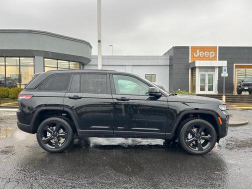 2025 Jeep Grand Cherokee Laredo