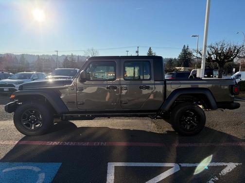 2026 Jeep Gladiator Sport