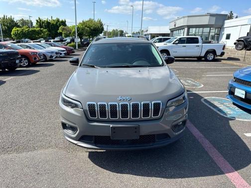 Sting Gray Clearcoat 2022 Jeep Cherokee Latitude Lux