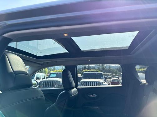 Sting Gray Clearcoat 2022 Jeep Cherokee Latitude Lux