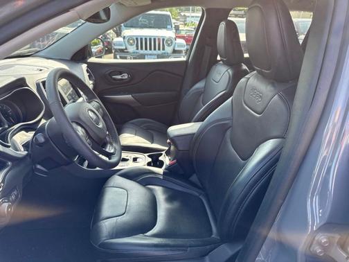 Sting Gray Clearcoat 2022 Jeep Cherokee Latitude Lux