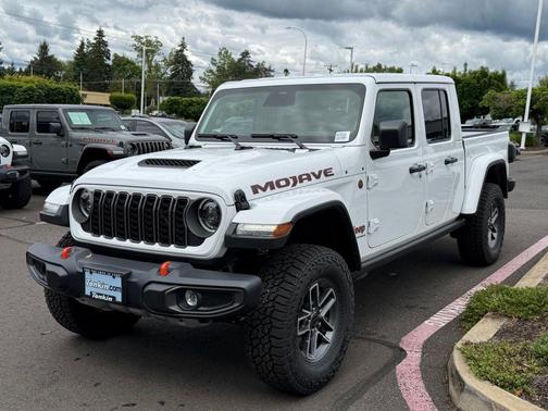 Bright White Clearcoat 2026 Jeep Gladiator Mojave