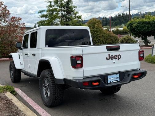 Bright White Clearcoat 2026 Jeep Gladiator Mojave