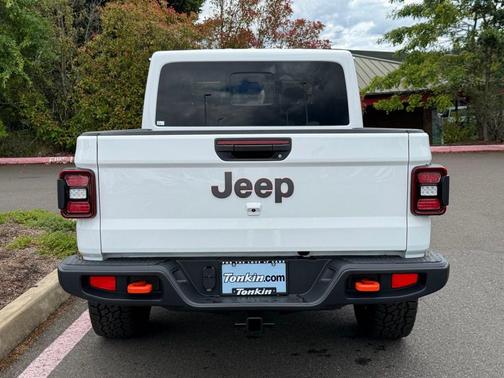 Bright White Clearcoat 2026 Jeep Gladiator Mojave