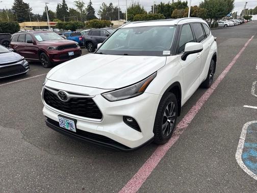Blizzard Pearl 2021 Toyota Highlander XLE