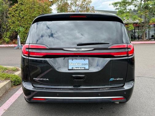 Brilliant Black Crystal Pearlcoat 2023 Chrysler Pacifica Hybrid Touring L