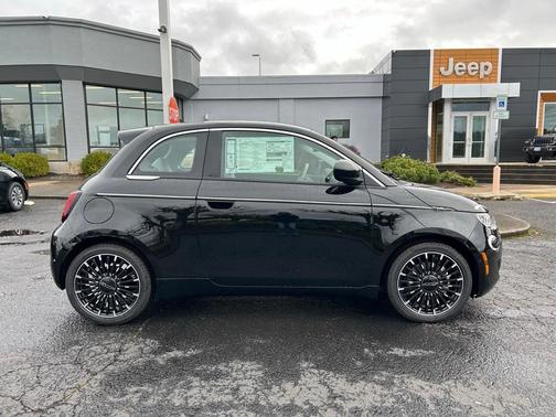 2024 FIAT 500e Base