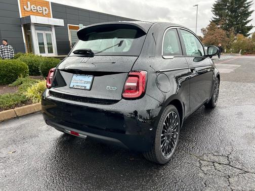 2024 FIAT 500e Base