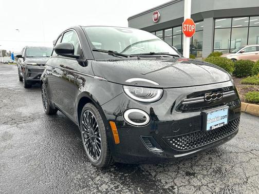 2024 FIAT 500e Base