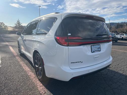 2021 Chrysler Pacifica Touring