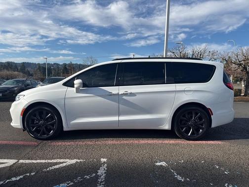 2021 Chrysler Pacifica Touring