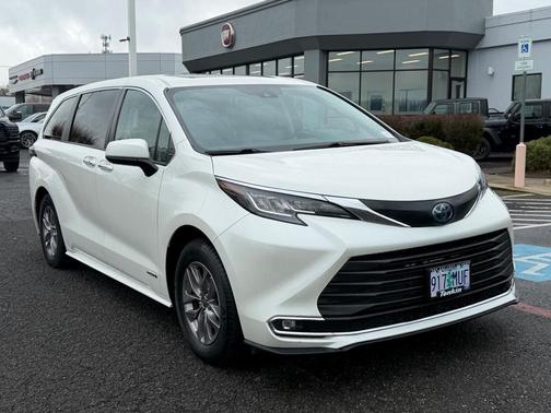 2021 Toyota Sienna XLE