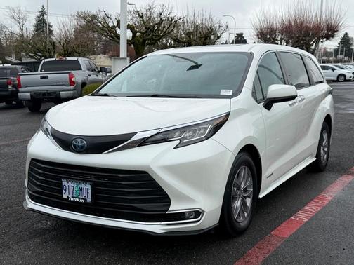 2021 Toyota Sienna XLE