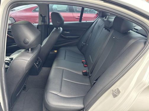 Alpine White 2015 BMW 320 i