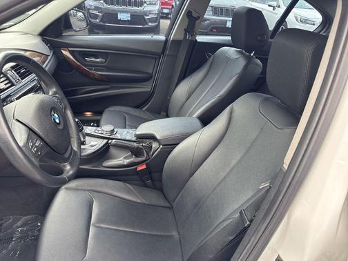 Alpine White 2015 BMW 320 i