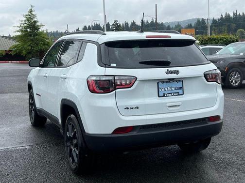 Bright White Clearcoat 2026 Jeep Compass Latitude