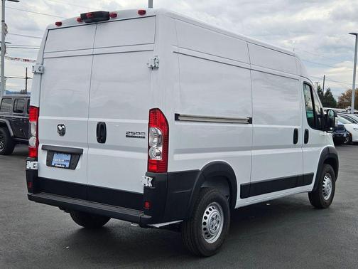 Bright White Clearcoat 2026 RAM ProMaster 2500 High Roof