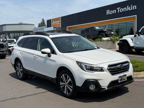 Crystal White Pearl 2018 Subaru Outback 2.5i Limited