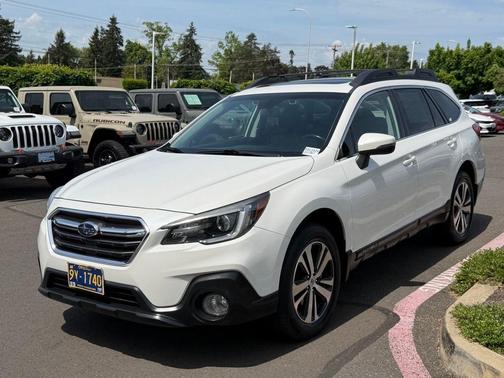 Crystal White Pearl 2018 Subaru Outback 2.5i Limited