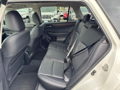 Crystal White Pearl 2018 Subaru Outback 2.5i Limited