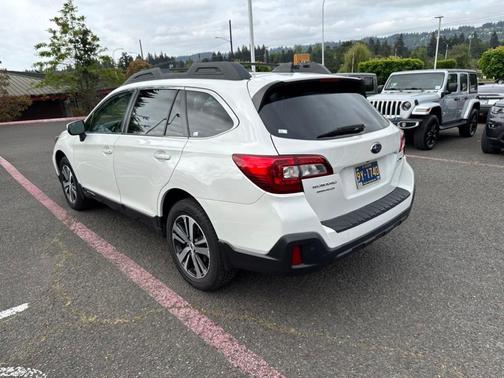 Crystal White Pearl 2018 Subaru Outback 2.5i Limited