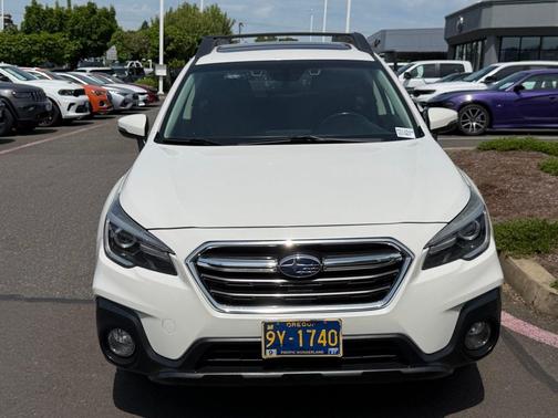 Crystal White Pearl 2018 Subaru Outback 2.5i Limited