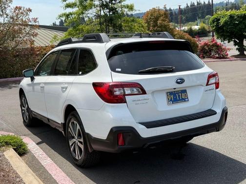 Crystal White Pearl 2018 Subaru Outback 2.5i Limited