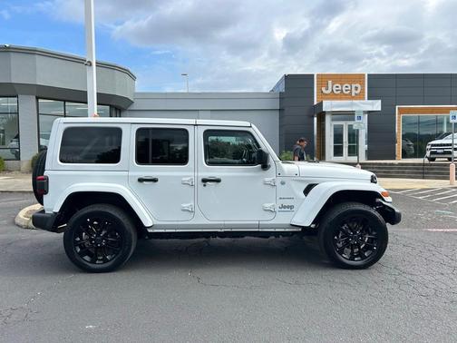 2024 Jeep Wrangler 4xe Sahara