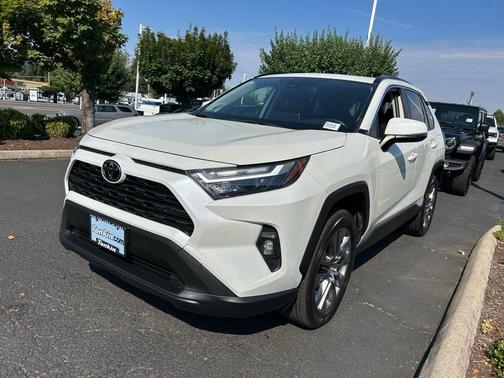 2022 Toyota RAV4 XLE Premium