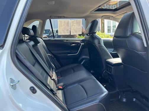 2022 Toyota RAV4 XLE Premium