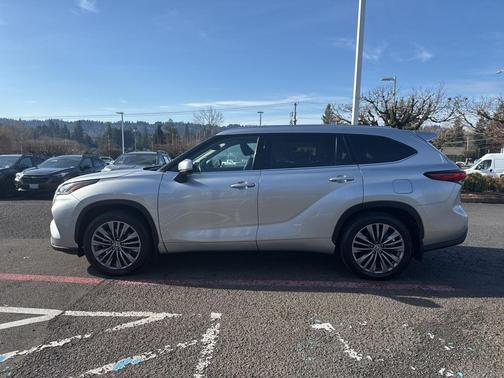 2022 Toyota Highlander Platinum