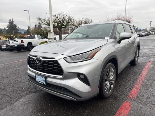 2022 Toyota Highlander Platinum