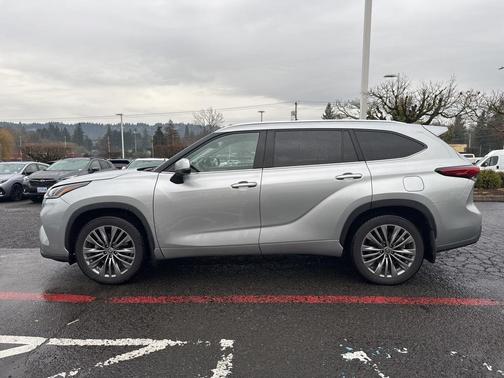 2022 Toyota Highlander Platinum