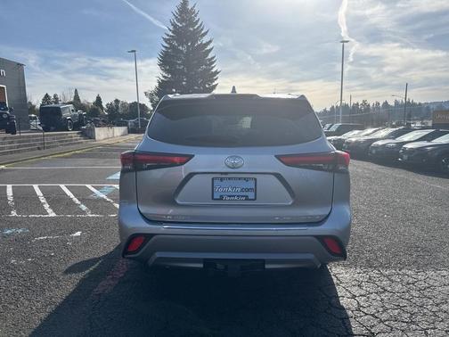 2022 Toyota Highlander Platinum
