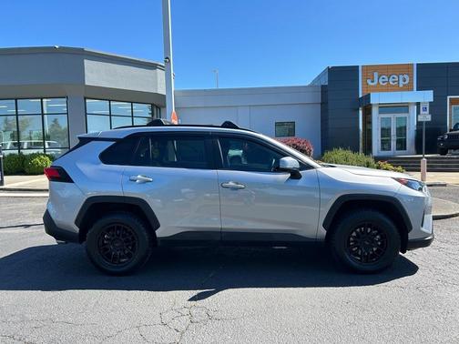 2021 Toyota RAV4 LE