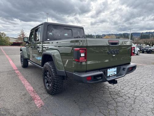 2023 Jeep Gladiator Sport