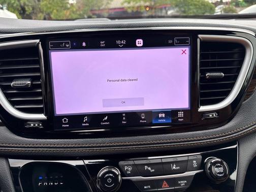 Fathom Blue Pearlcoat 2023 Chrysler Pacifica Hybrid Pinnacle