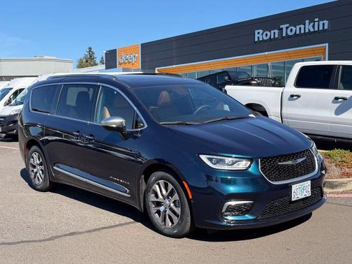 Fathom Blue Pearlcoat 2023 Chrysler Pacifica Hybrid Pinnacle