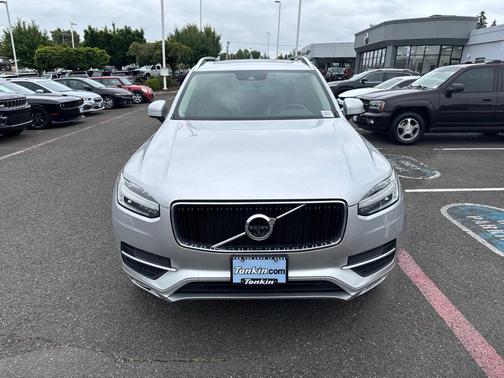 Bright Silver Metallic 2017 Volvo XC90 T6 Momentum