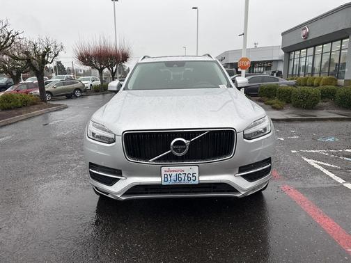 2018 Volvo XC90 T6 Momentum