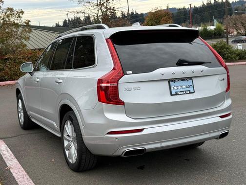 2018 Volvo XC90 T6 Momentum