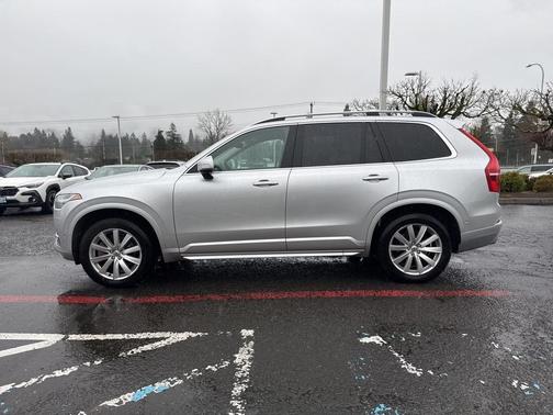 2018 Volvo XC90 T6 Momentum